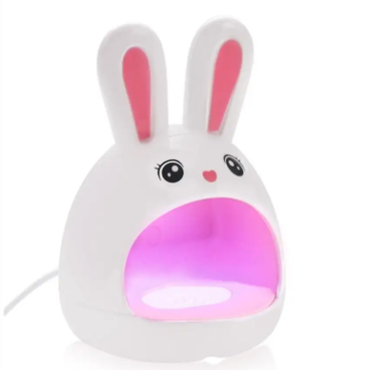 ¿Cómo influye una lámpara de uñas en los estándares de manicura profesional en todo el mundo?